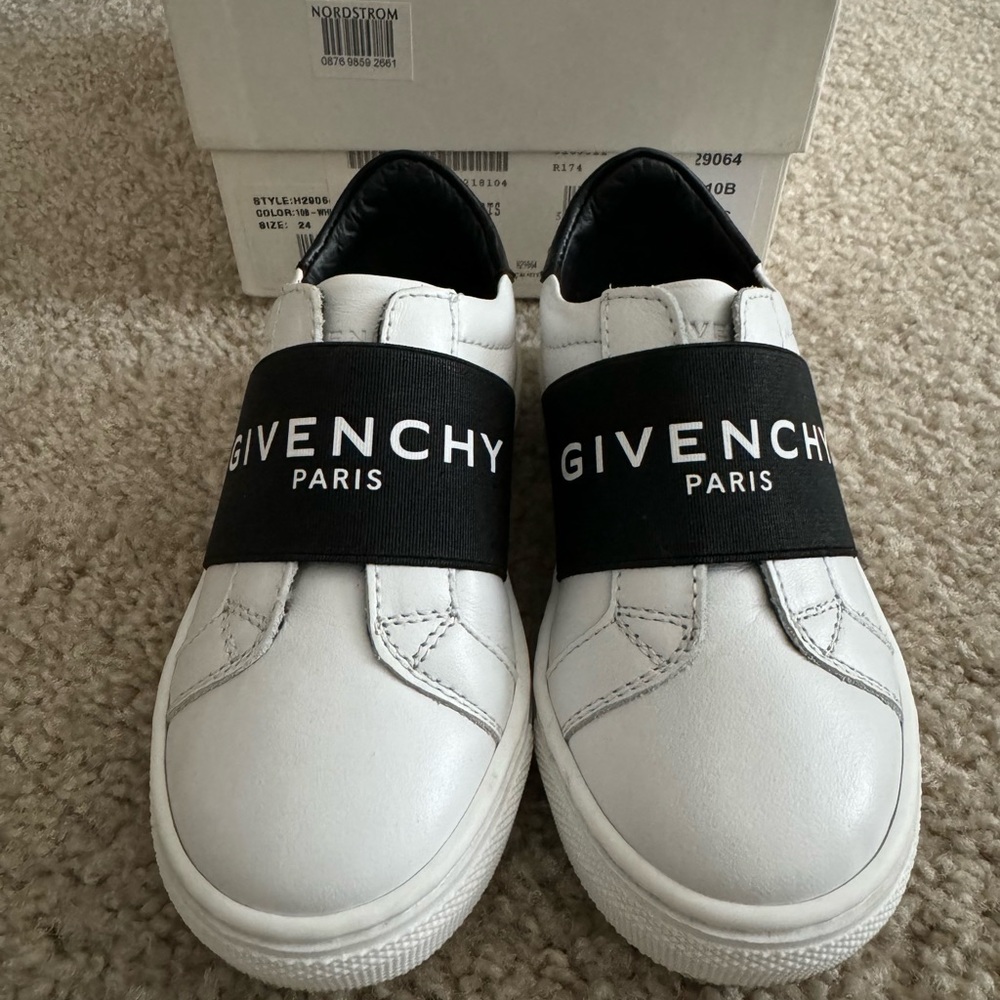 My son only worn the shoes, one time for two hours. They are authentic.